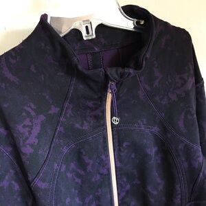 Lululemon Forme Jacket II Textured Beautiful Baroque Deep Zinfandel Sz 8